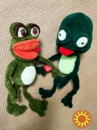Жаба жабка  з язичком зелена 50 см Іграшка вязана гачком  hand made