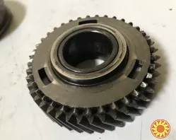 Бу шестерня 2-й передачи КПП ведомая 43 зуба 8200641095 Renault Laguna Megane Kangoo