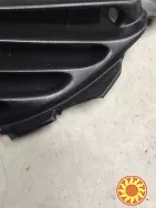 Бу решетка радиатора Renault Laguna 1, 7700819948, небольшой дефект.