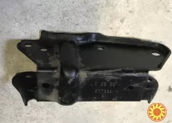 Бу кронштейн крепления КПП Renault Laguna 1, Espace 3, 2.0i 7700817314