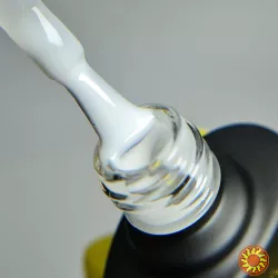 Must Have! Молочний Гель-лак Izzy Premium Milky для ідеального покриття