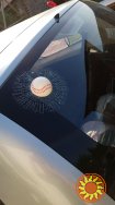 Наклейка на авто Мяч Бейсбольный в окне авто наклейка прикол