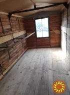 Вагончик кунг бытовка утепленный c окнами, внутри стеллажи и  буржуйка