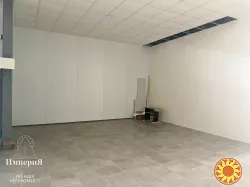 Помещение 80 метров.Фасад.Первый этаж.Все коммуникации.