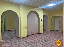 Помещение в Центре.Первый этаж.Фасад.Все коммуникации.