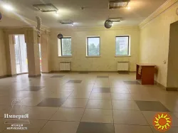 Помещение 110 метров с интенсивным пешеходным потоком.