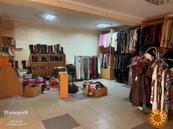 Помещение 110 метров с интенсивным пешеходным потоком.