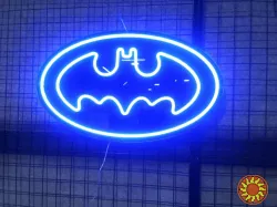 Неоновая вывеска Бэтмен