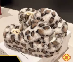 Шльопанці з хутра