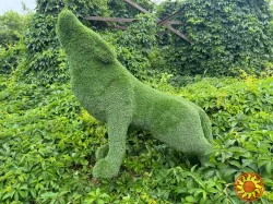 Воющий волк, топиарная фигура на заказ из искусственного газона