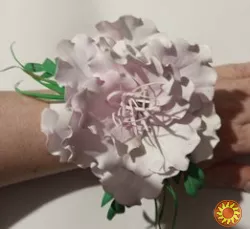 Квітковий браслет, бутоньєрка на зап'ястя - із фоамірану