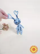 Заєць, в'язана іграшка ручної роботи