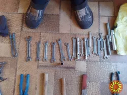 Инструмент ручной. На Ваш выбор.