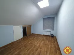 Оренда офісу на вул. Мрії, Берковець, генератор, ремонт, рез.інтернет