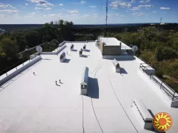 Ремонт кровли и примыканий с применением рулонных материалов.