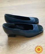 Сині темні шкіряні туфлі на низьких підборах Gabor