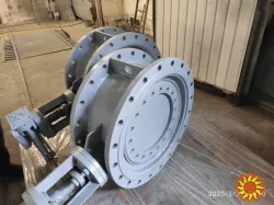 Затвор 32с930нж Ду 300 Ру 25 з потрійним ексцентриситетом