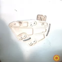 Кронштейн насоса  Mercedes W126 V8  - 500 грн