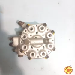 Роспределитель топлива je tronik v8 Mercedes. w126 бу