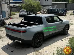 Силова кришка для кузова пікапа Rivian R1T – захист, стиль та функціональність!