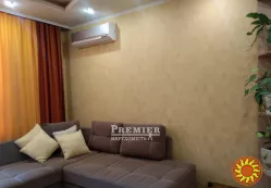 Продам простору 3 кімнатну квартиру, в теплому цегляному будинку.