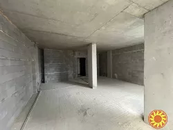 Пропонується до продажу однокімнатна квартира загальною площею 44 кв.м. у новому зданому будинку на вулиці Марсельська.