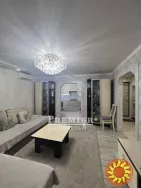 Продається трикімнатна квартира з дизайнерським ремонтом