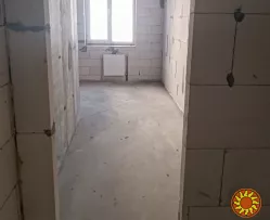 У продажу дуже гарна 3 кімнатна квартира в новому комплексі на Сахарова.