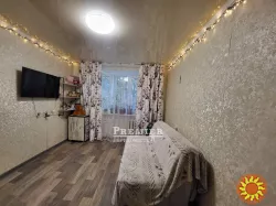 У продажу кімната у комунальній квартирі.