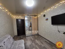 У продажу кімната у комунальній квартирі.