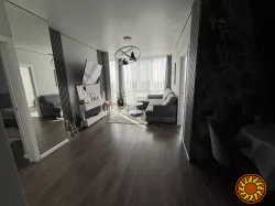 Продам 2-кімнатну квартиру в новому житловому комплексі.