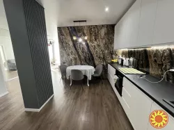 Продам 2-кімнатну квартиру в новому житловому комплексі.