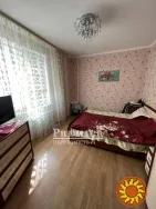 Продається 2-х кімнатна квартира на зручному 4му поверсі загальна площа 60 кв.м.