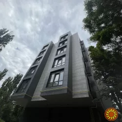 2кімн. квартира в малоквартирному будинку поруч з парком. АОГВ