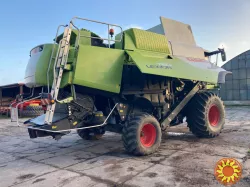 Комбайн Claas Lexion 760 2011 рік випуску. Потужність двигуна, к.с. 530; напрацювання 2400/1900 м.г. Об'єм бункера, л. 11000;.
