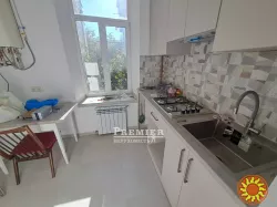 3-кімнатна квартира з ремонтом в центрі Одеси. Газове опалення.