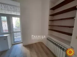 3-кімнатна квартира з ремонтом в центрі Одеси. Газове опалення.