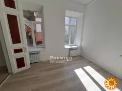 3-кімнатна квартира з ремонтом в центрі Одеси. Газове опалення.