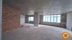 У продажу квартира вільного планування у стані від будівельників