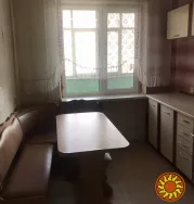 Пропонується на продаж трикімнатна квартира на Жоліо Кюрі, район Заболотного.