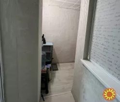 Предлагается к продаже светлая и просторная квартира общей площадью 60 кв.м, расположена на средним этаже.