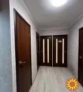 Предлагается к продаже светлая и просторная квартира общей площадью 60 кв.м, расположена на средним этаже.