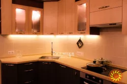 У продажу простора 3-кімнатна квартира загальною площею 95 м2 по вулиці Марсельській.