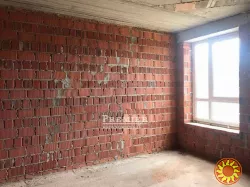 2кімн. квартира в цегляному будинку. Поруч з центром міста