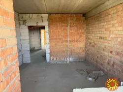 2кімн. квартира в цегляному будинку. Поруч з центром міста