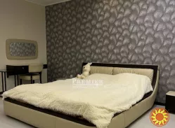 Продам 3-кімнатну квартиру на Сахарова в новому будинку!