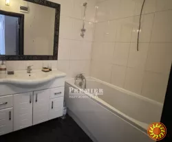 Продам 3-кімнатну квартиру на Сахарова в новому будинку!