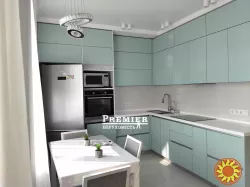 Пропонується до продажу простора дворівнева квартира у новому житловому комплексі біля моря