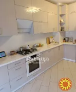 Продам сучасну 3-кімнатну квартиру біля моря!