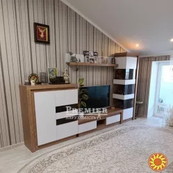 Продам сучасну 3-кімнатну квартиру біля моря!